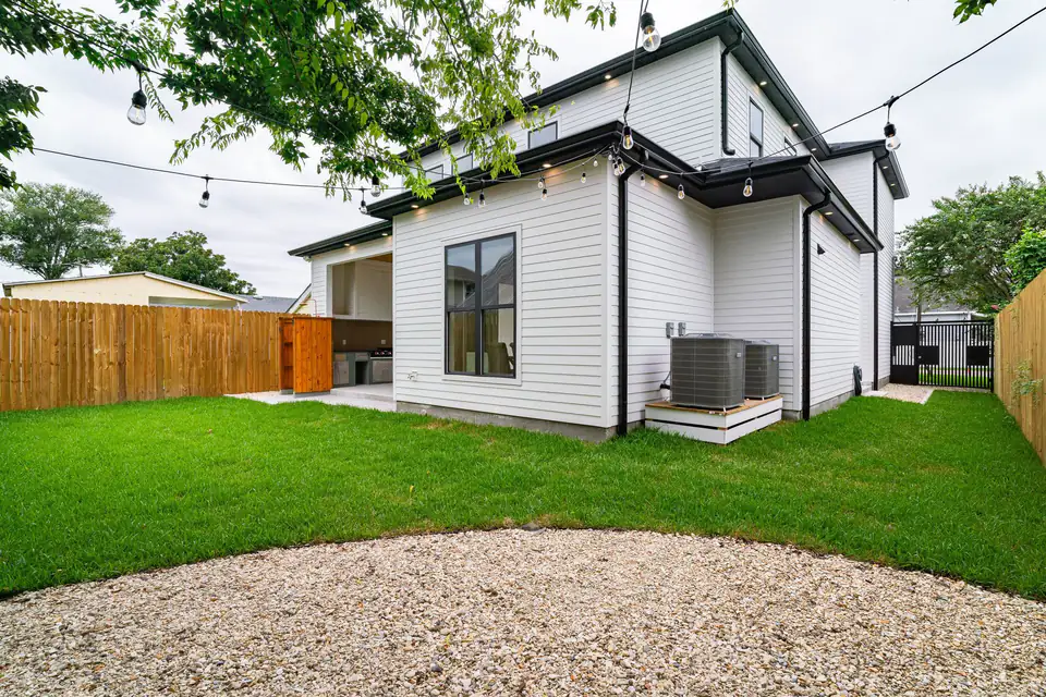 Single-story home with the AC condenser in the side yard